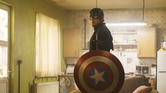 Chris Evans como Capit&aacute;n Am&eacute;rica en Vengadores: Civil War