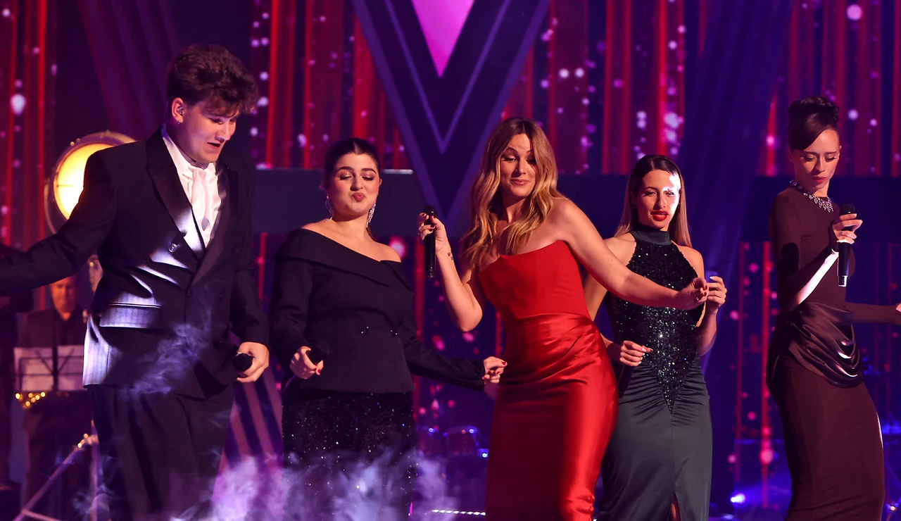 Edurne junto a los finalistas en La Final de La Voz