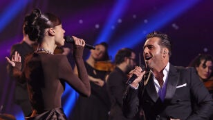 Bustamante sorprende en La Voz y canta con Audrey &lsquo;S&eacute;&rsquo; 