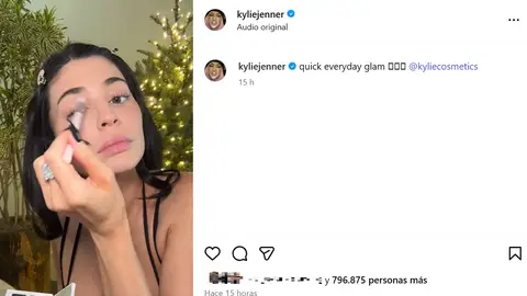 Kylie Jenner maquillándose Kylie Jenner maquillándose