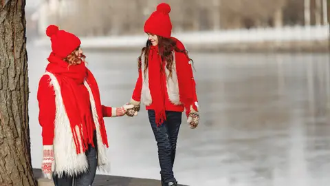 Paseo madre e hija Paseo madre e hija