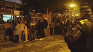 Entrada a la parroquia donde han acogido a inmigrantes del B9