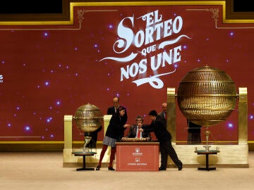Imagen del sorteo de Loter&iacute;a de Navidad en el Teatro Real