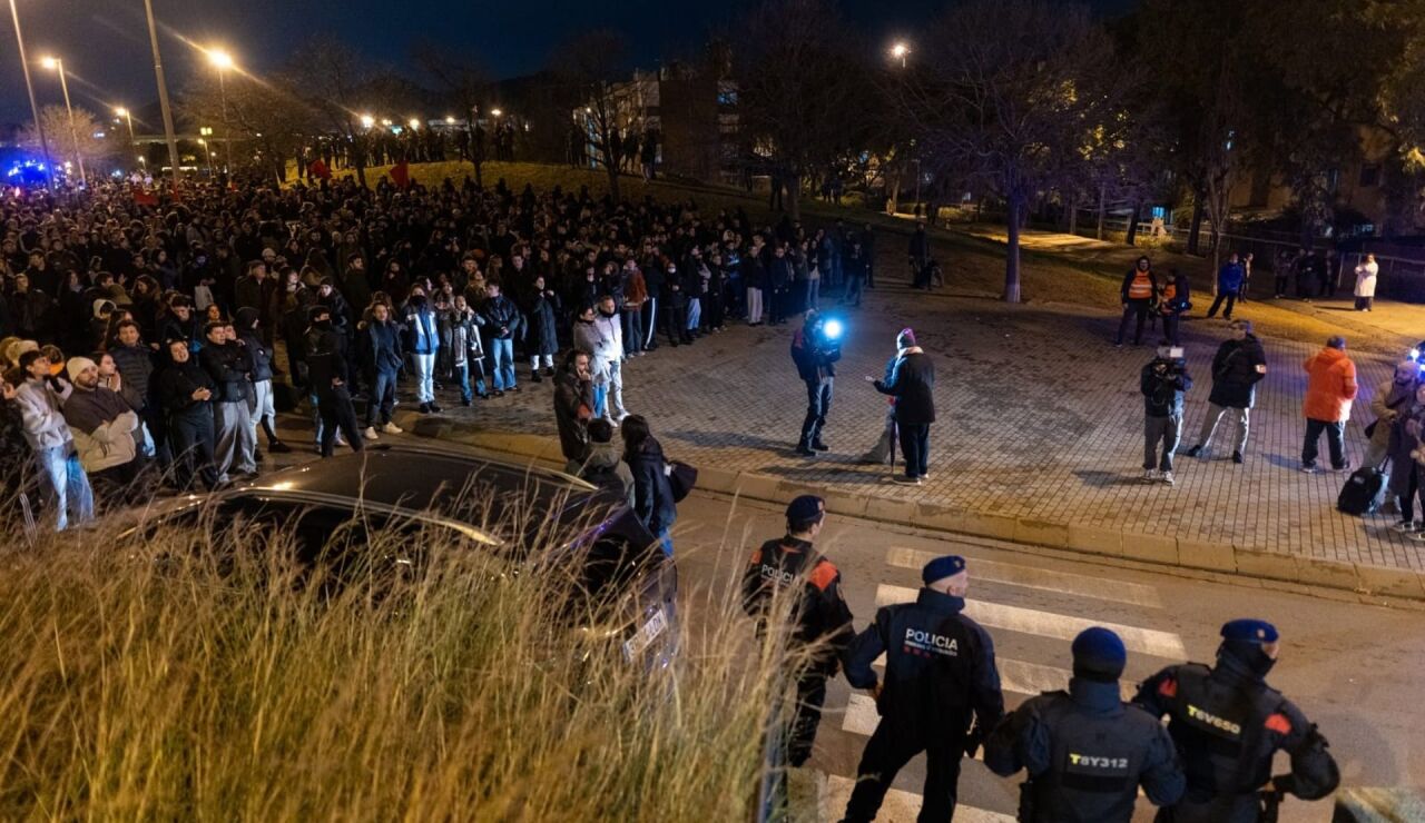 Concentraciones de signo contrario en Badalona (Barcelona) por los desalojados del B9