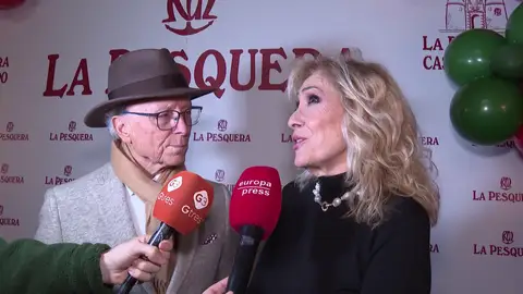 Rosa Benito contestanto a la prensa Rosa Benito contestanto a la prensa