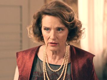 Do&ntilde;a Clara le sugiere a Pelayo que ofrezca a C&aacute;rdenas un buen puesto fuera de 