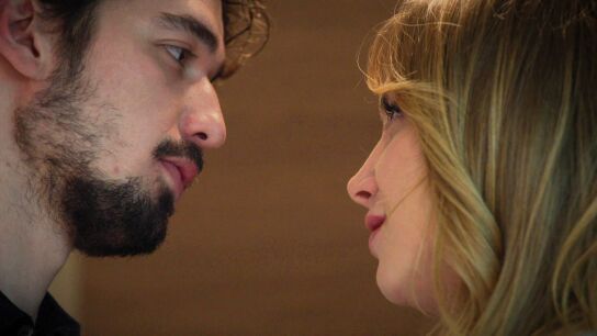 Uras juega con fuego para recuperar a Seren y vuelve a traicionarla besando a Maral