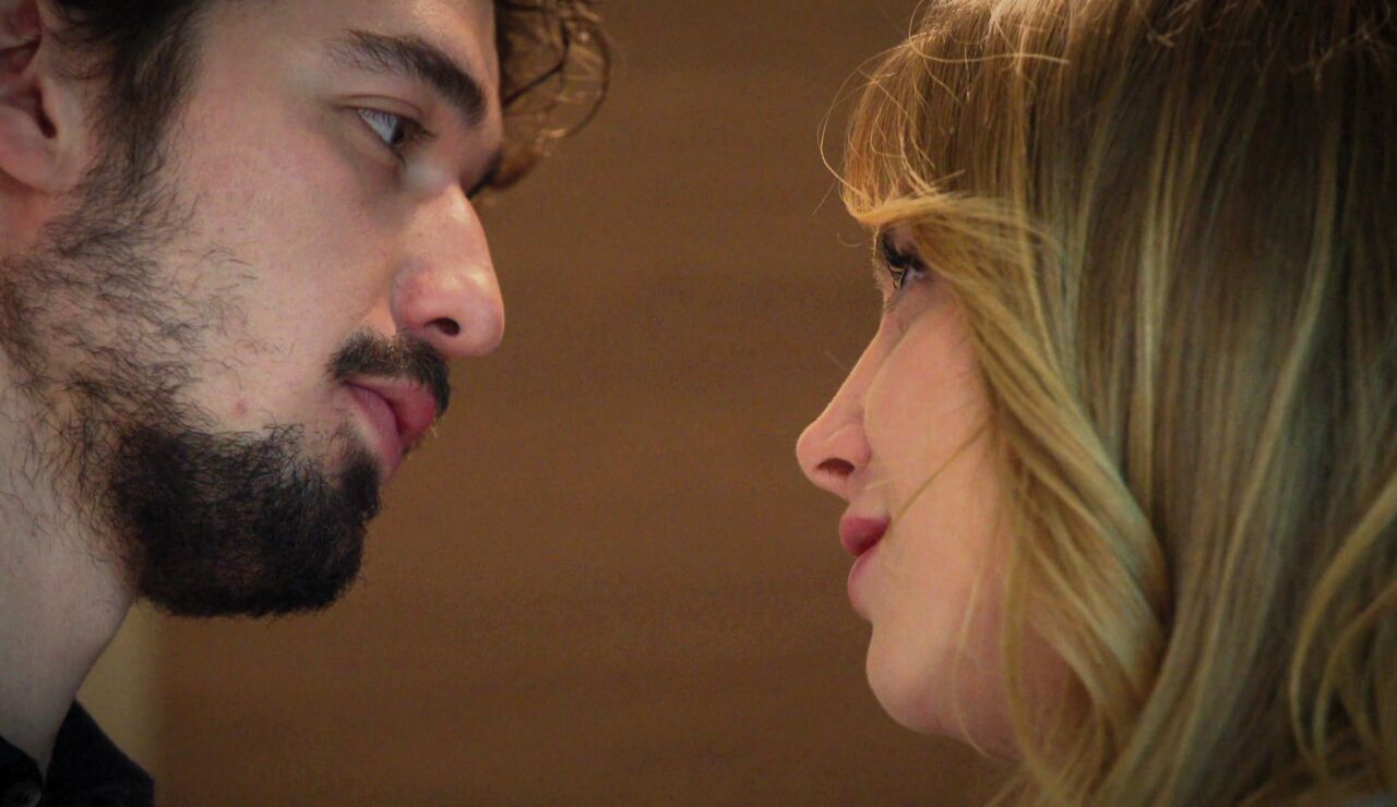 Uras juega con fuego para recuperar a Seren y vuelve a traicionarla besando a Maral