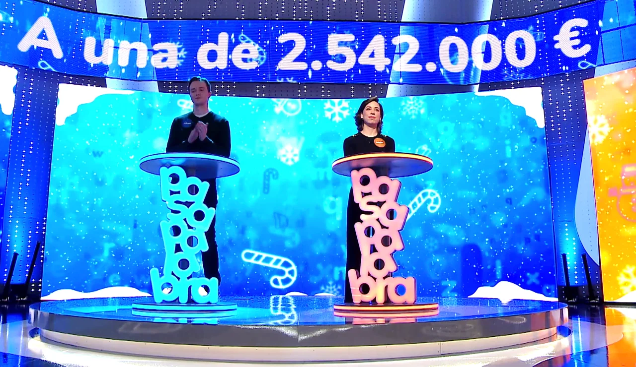 El periodista que ha dejado a Rosa rozando el histórico bote de 2.542.000 euros en Pasapalabra