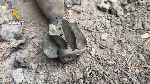 La Guardia Civil destruye una granada de mortero con su carga explosiva intacta en La Rioja La Guardia Civil destruye una granada de mortero con su carga explosiva intacta en La Rioja