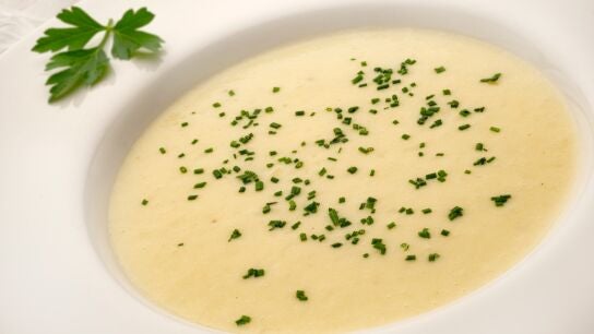 Sopa de patata y puerro de Julia Child, de Argui&ntilde;ano: "Os va a dar la risa de lo sencillo que es"