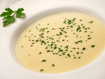 Sopa de patata y puerro de Julia Child, de Argui&ntilde;ano: "Os va a dar la risa de lo sencillo que es"