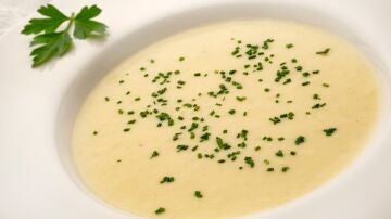 Sopa de patata y puerro de Julia Child, de Argui&ntilde;ano: "Os va a dar la risa de lo sencillo que es"