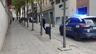 La Diputación de Badajoz desaloja a sus empleados tras recibir un "paquete sospechoso con cables visibles" La Diputación de Badajoz desaloja a sus empleados tras recibir un "paquete sospechoso con cables visibles"
