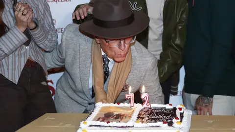 Ortega Cano soplando las velas Ortega Cano soplando las velas