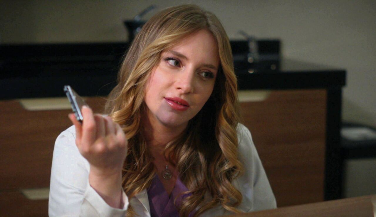 Uras busca el perd&oacute;n de Seren, pero Maral est&aacute; lista para dar su golpe final esta noche en Renacer