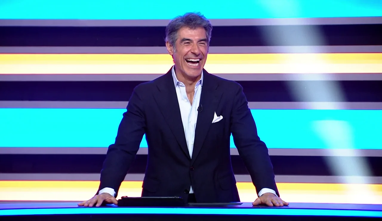 Jorge Fernández se sorprende con las vacaciones de una concursante: “Te tomas unos cuantos cubatitas”