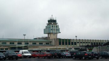 Exterior del aeropuerto de Santiago de Compostela (A Coru&ntilde;a).