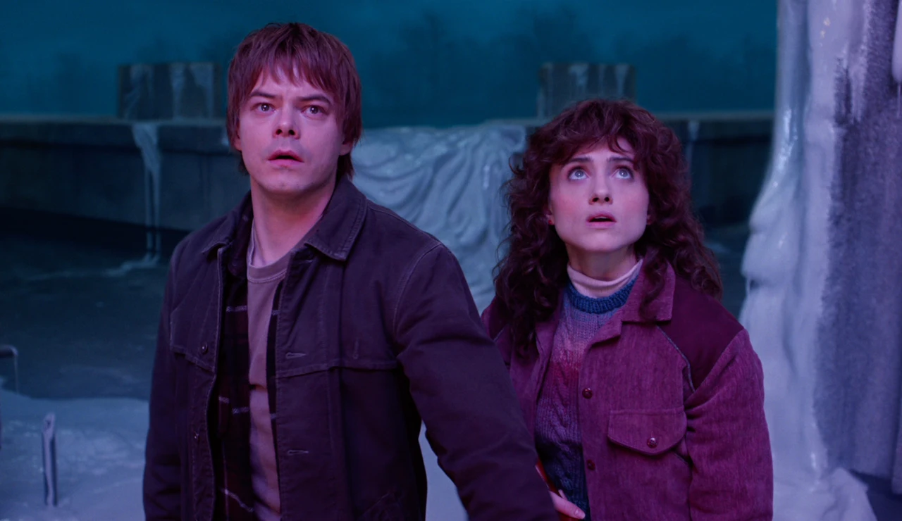 Jonathan Byers (Charlie Heaton) y Nancy Wheeler (Natalia Dyer) en Stranger Things 5