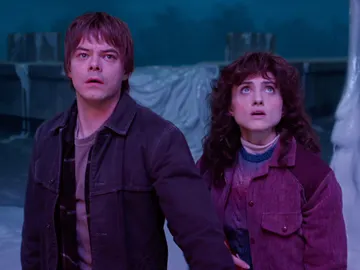 Jonathan Byers (Charlie Heaton) y Nancy Wheeler (Natalia Dyer) en Stranger Things 5 Jonathan Byers (Charlie Heaton) y Nancy Wheeler (Natalia Dyer) en Stranger Things 5