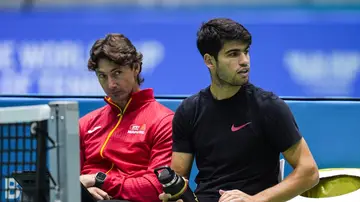 Juan Carlos Ferrero y Carlos Alcaraz en un entrenamiento con España Juan Carlos Ferrero y Carlos Alcaraz en un entrenamiento con España