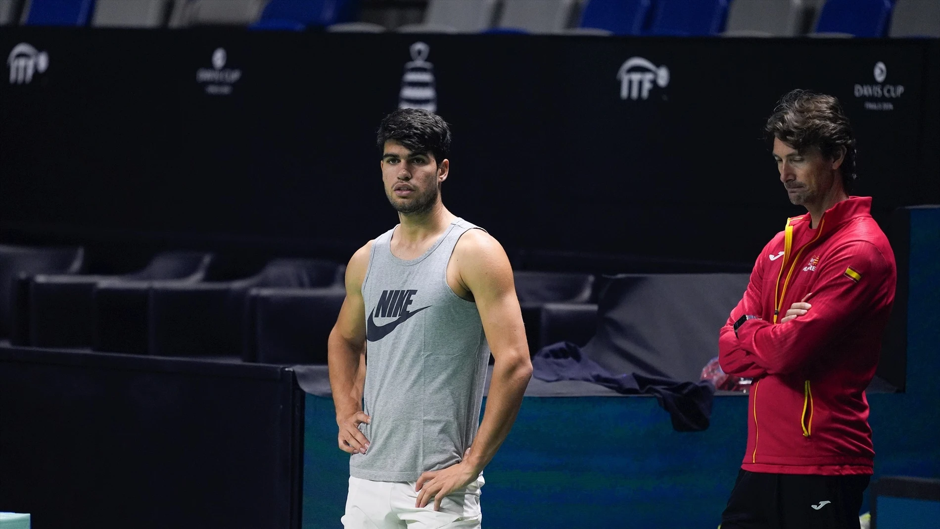 Juan Carlos Ferrero y Carlos Alcaraz en un entrenamiento con España Juan Carlos Ferrero y Carlos Alcaraz en un entrenamiento con España