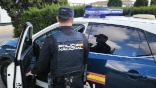 Agente de la Polic&iacute;a Nacional REMITIDA / HANDOUT por POLIC&Iacute;A NACIONAL Fotograf&iacute;a remitida a medios de comunicaci&oacute;n exclusivamente para ilustrar la noticia a la que hace referencia la imagen, y citando la procedencia de la imagen en la firma 01/01/2026