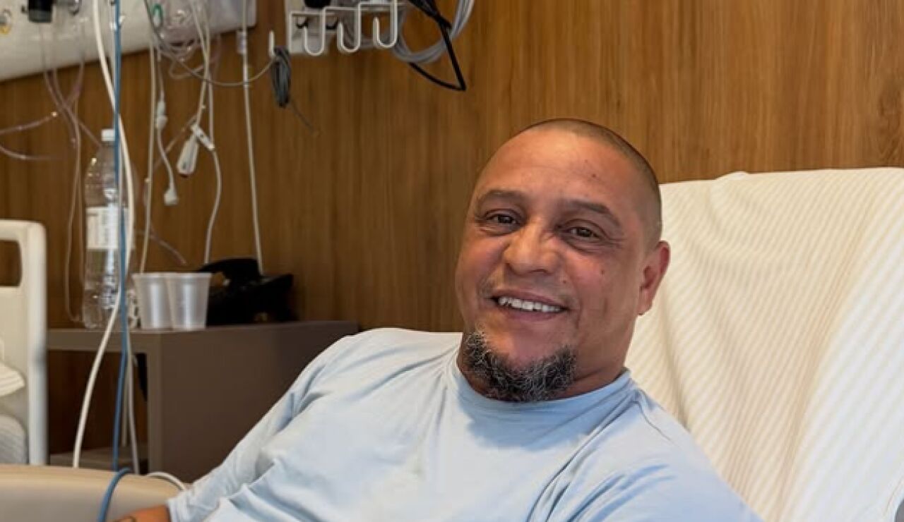 Roberto Carlos, sonriente tras intervenci&oacute;n en Brasil