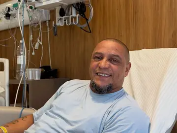 Roberto Carlos, sonriente tras intervención en Brasil Roberto Carlos, sonriente tras intervención en Brasil