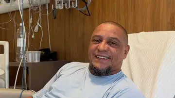 Roberto Carlos, sonriente tras intervención en Brasil Roberto Carlos, sonriente tras intervención en Brasil