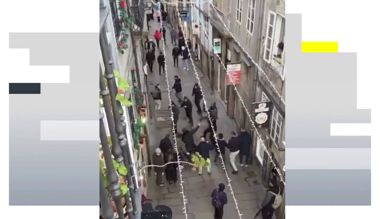 Pelea multitudinaria con spray pimienta en el centro de Santiago a plena luz del d&iacute;a