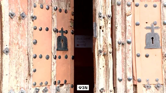 El cura de un pueblo de Valladolid intenta vender por Wallapop las puertas del siglo XVI de la iglesia El cura de un pueblo de Valladolid intenta vender por Wallapop las puertas del siglo XVI de la iglesia