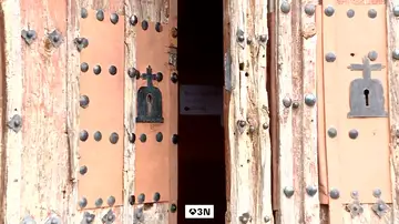El cura de un pueblo de Valladolid intenta vender por Wallapop las puertas del siglo XVI de la iglesia El cura de un pueblo de Valladolid intenta vender por Wallapop las puertas del siglo XVI de la iglesia