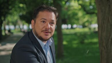 La aterradora confesión de Saffet a Suna antes de que Kaya lo arruinara todo: “Tayyar os quiere a las dos”