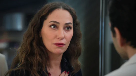 Naz se victimiza ante Bahar y Evren y logra su propósito: que todos duden de él Naz se victimiza ante Bahar y Evren y logra su propósito: que todos duden de él