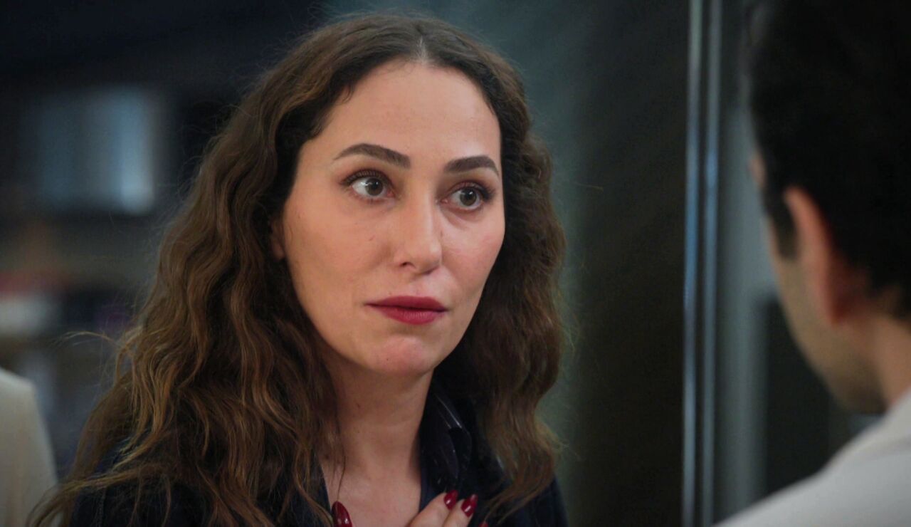 Naz se victimiza ante Bahar y Evren y logra su prop&oacute;sito: que todos duden de &eacute;l