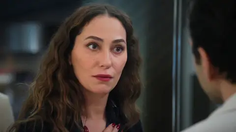 Naz se victimiza ante Bahar y Evren y logra su propósito: que todos duden de él Naz se victimiza ante Bahar y Evren y logra su propósito: que todos duden de él