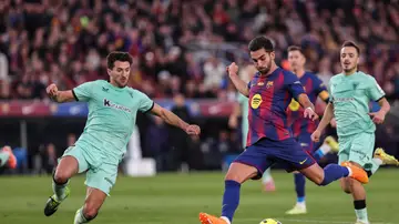 Ferran Torres ante Vivian en un partido entre Barcelona y Athletic Ferran Torres ante Vivian en un partido entre Barcelona y Athletic