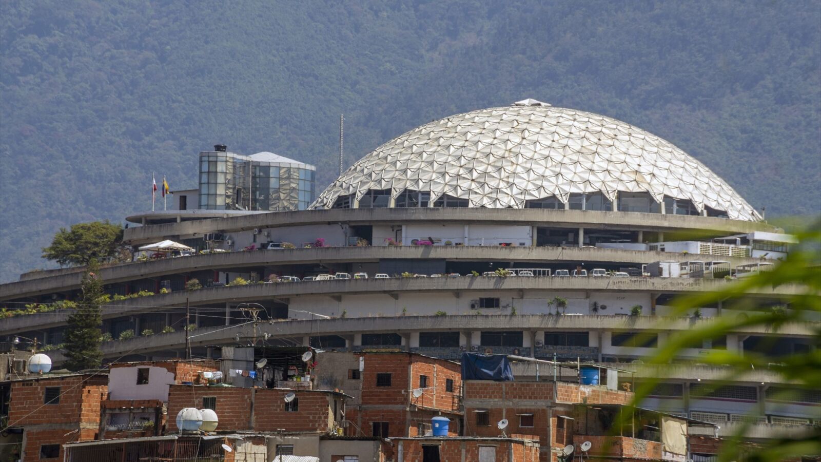 Así es El Helicoide, el centro de torturas de Maduro en Caracas que Trump ha ordenado cerrar