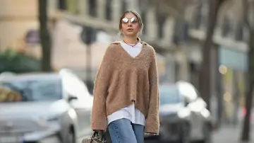 Mujer con jersey Mujer con jersey