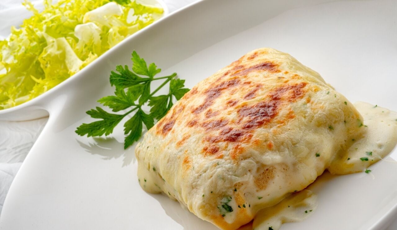Karlos Argui&ntilde;ano: receta equilibrada y jugosa de crepes de pavo y verduras gratinados
