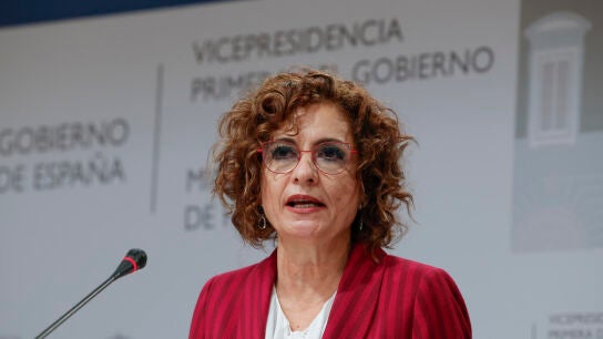 Montero propone la cesi&oacute;n de IRPF e IVA a las comunidades e inyectar 16.000 millones de euros