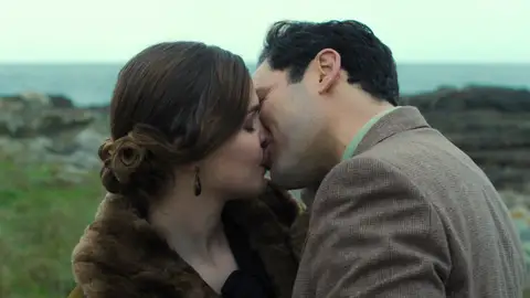 “Ojalá te hubiera conocido antes”: Plácido y Clara se besan en su primera cita “Ojalá te hubiera conocido antes”: Plácido y Clara se besan en su primera cita