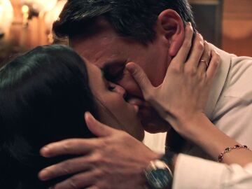 Gabriel y Mar&iacute;a sellan su alianza dej&aacute;ndose llevar por la pasi&oacute;n tras un inesperado beso 