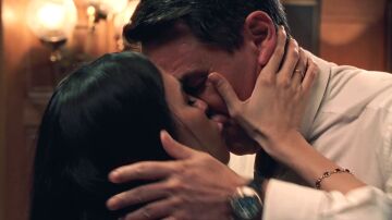 Gabriel y Mar&iacute;a sellan su alianza dej&aacute;ndose llevar por la pasi&oacute;n tras un inesperado beso 