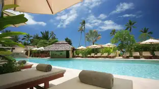 Piscina de un hotel Piscina de un hotel