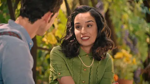 Capítulo 473 de Sueños de libertad; 9 de enero: Cristina se despide de la fábrica mientras comienza el juego entre María y Gabriel Capítulo 473 de Sueños de libertad; 9 de enero: Cristina se despide de la fábrica mientras comienza el juego entre María y Gabriel