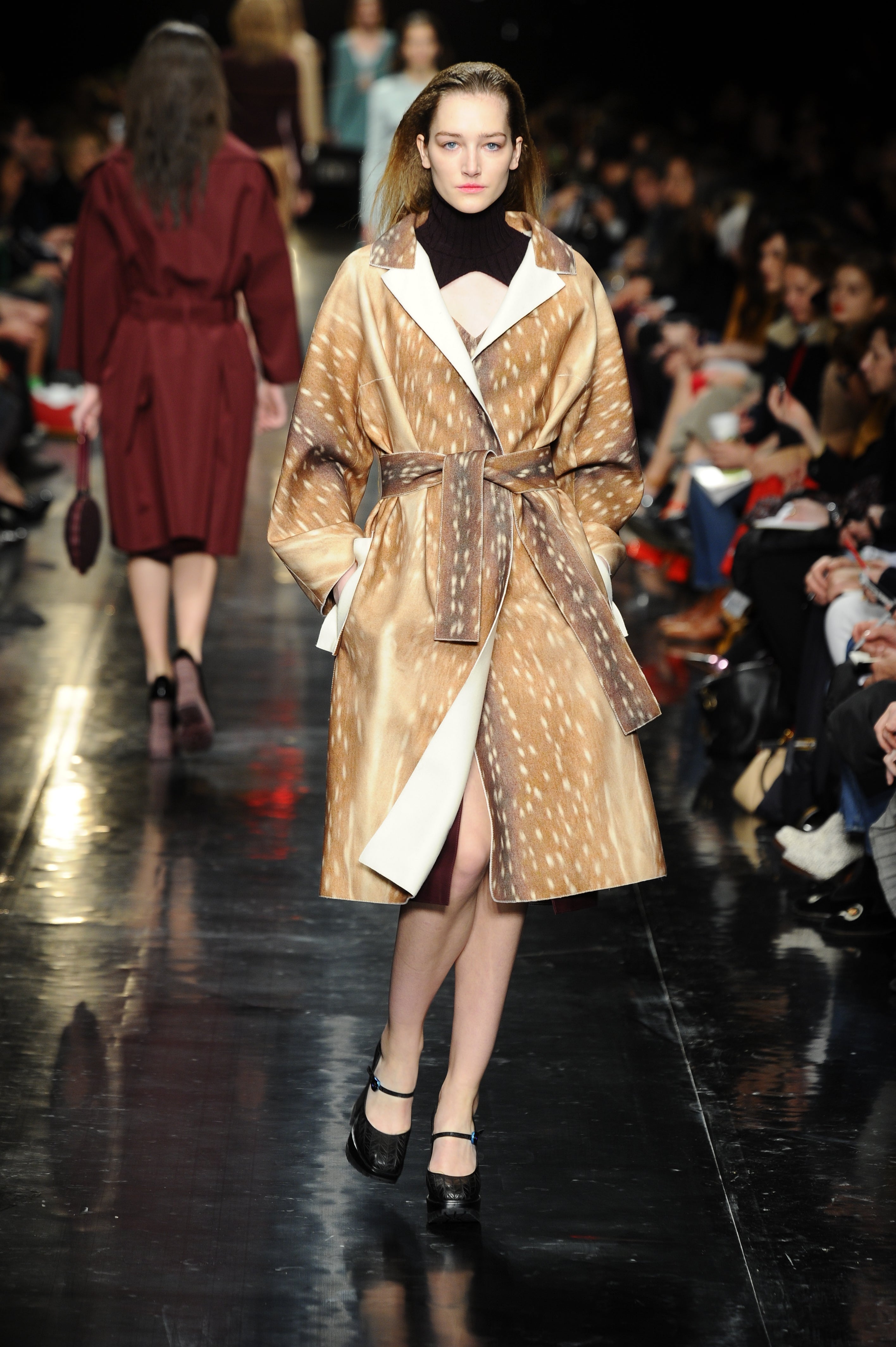 Estampado de cervatillo en pasarela Estampado de cervatillo en pasarela