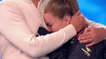 María José Campanario se derrumba ante el abrazo de Jesulín de Ubrique: “Esta mujer no tiene límites” María José Campanario se derrumba ante el abrazo de Jesulín de Ubrique: “Esta mujer no tiene límites”