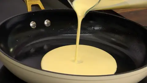 Dale la vuelta y cocina el crepe un poco Dale la vuelta y cocina el crepe un poco